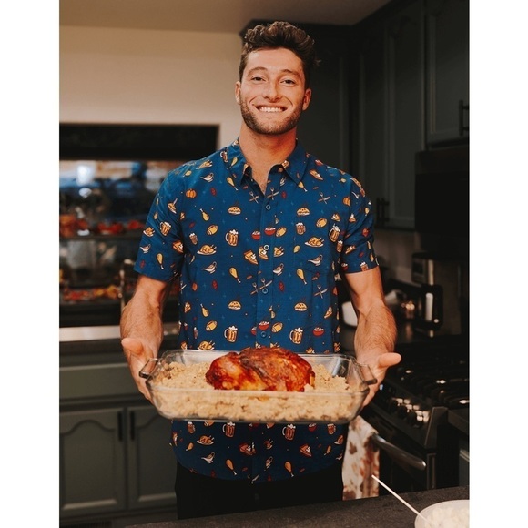 TipsyElves, Button Down Hawaiian Shirt w/ Holiday Motif, AWESOME! L - Picture 2 of 11